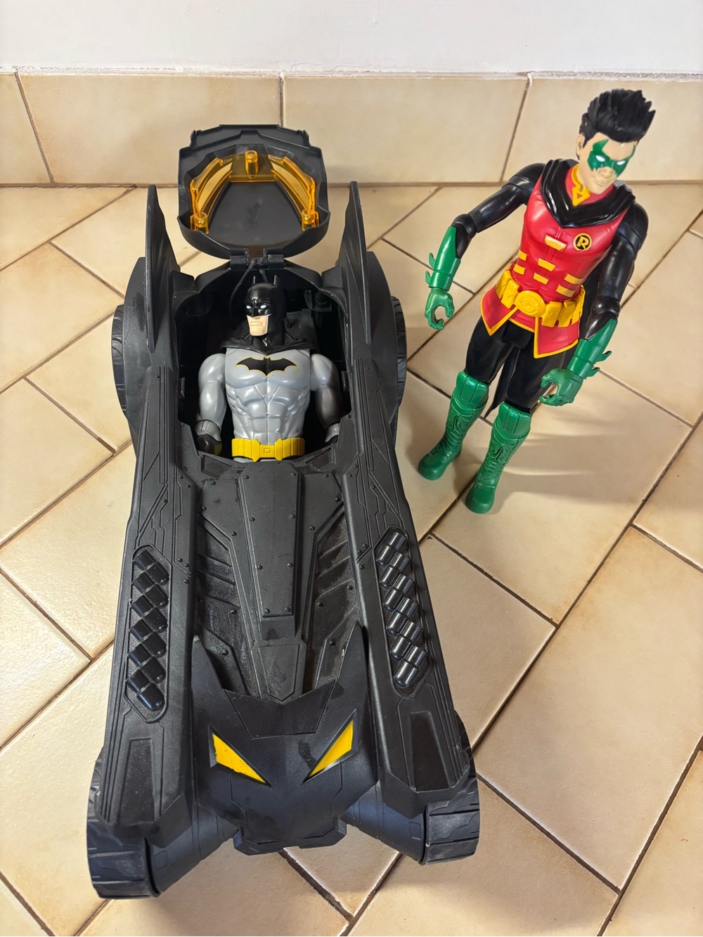 DC Comics Spin Master 16in Batman Batmobile with 11.5in Batman and Robin Action - Picture 3 of 3